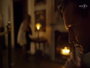 LYUBOV AKSYONOVA in TSYPLENOK ZHARENYY