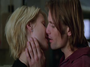 GWYNETH PALTROW in A PERFECT MURDER (1998)