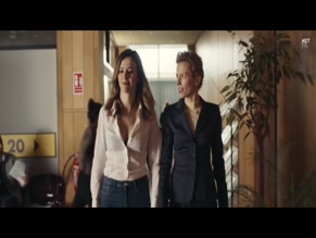 KATRIN BAUERFEIND in FRAU JORDAN STELLT GLEICH(2019)