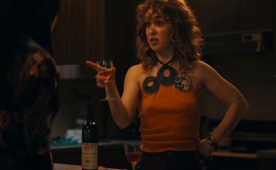 HALEY LU RICHARDSON NUDE/SEXY SCENE IN PONIES