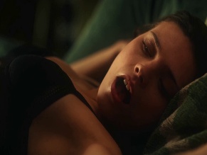 HARRIET HERBIG-MATTEN NUDE/SEXY SCENE IN MAXTON HALL - THE WORLD BETWEEN US