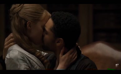 PHOEBE DYNEVOR in BRIDGERTON