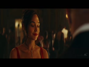 GAL GADOT NUDE/SEXY SCENE IN RED NOTICE
