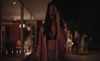 OLIVIA MUNN NUDE/SEXY SCENE IN VIOLET