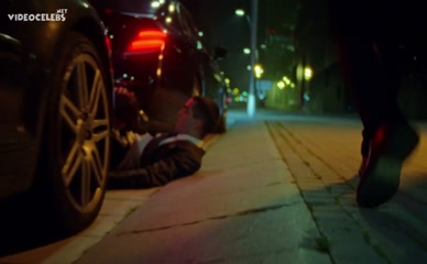 CARLA AGUSTI NUDE/SEXY SCENE IN FAMOSO EN TRES CALLES