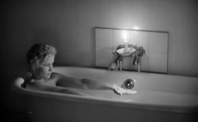 GUNILLA KARLZEN NUDE/SEXY SCENE IN LA SALLE DE BAIN