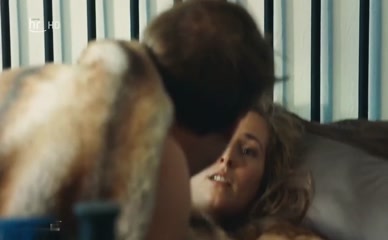 VIOLA POBITSCHKA NUDE/SEXY SCENE IN WER AUFGIBT IST TOT