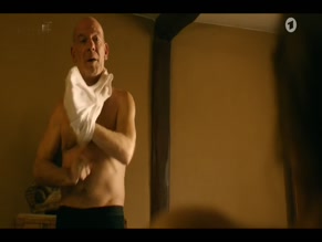 BRITTA HAMMELSTEIN NUDE/SEXY SCENE IN HEUTE STIRBT HIER KAINER