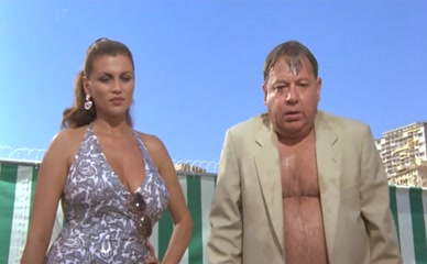 SERENA GRANDI NUDE/SEXY SCENE IN ROBA DA RICCHI