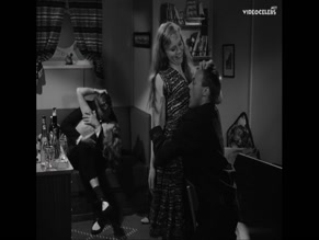 LIV ULLMANN NUDE/SEXY SCENE IN UNG FLUKT