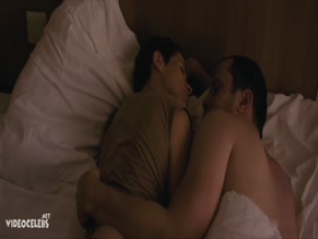 ANNE DUE in SCHLUSSKLAPPE