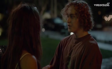 LUKITA MAXWELL NUDE/SEXY SCENE IN SHRINKING