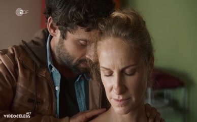 CHIARA SCHORAS NUDE/SEXY SCENE IN MIT DER TUR INS HAUS