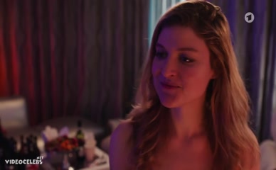LARA MANDOKI NUDE/SEXY SCENE IN VATERTAGE