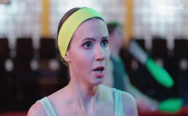 ALENA KOLOMINA NUDE/SEXY SCENE IN KACHELI POD KUPOLOM