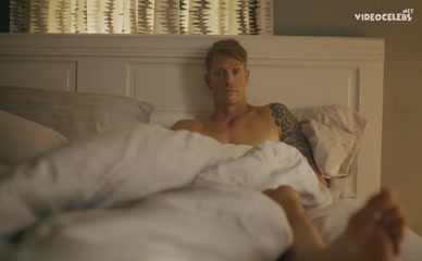 JENNIFER HOLLAND NUDE/SEXY SCENE IN PEACEMAKER