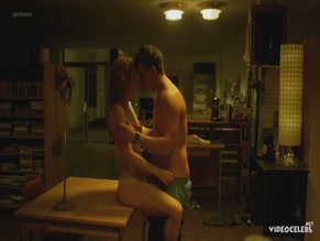 MARTINA BABISOVA in HOLKA OD VEDLE (2025)