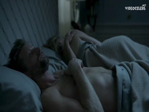 ROBIN WRIGHT in HOUSE OF CARDS