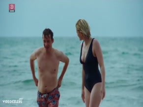 SOFIE TORP in VORES SIDSTE SOMMER (2021)