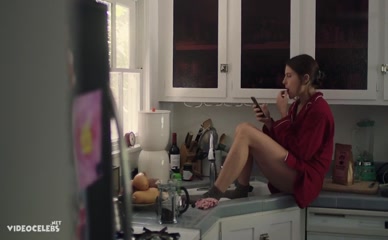 DREE HEMINGWAY NUDE/SEXY SCENE IN DAY 47