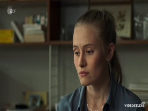 NINA WOLF in THERESA WOLFF- DER SCHONSTE TAG (2023)