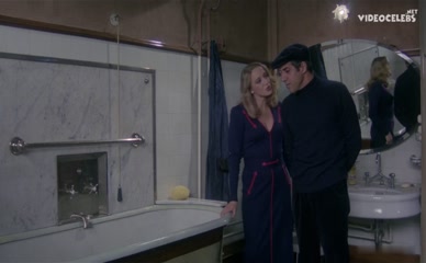 ELEONORA GIORGI NUDE/SEXY SCENE IN MANI DI VELLUTO