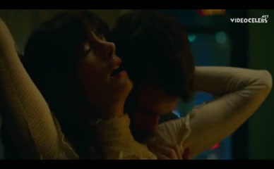 ANNE HATHAWAY NUDE/SEXY SCENE IN THE IDEA OF YOU