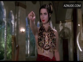 ISABELLA ROSSELLINI in DEATH BECOMES HER (1992)