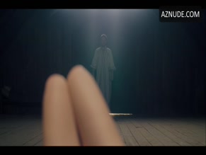 ISABELLE GRILL NUDE/SEXY SCENE IN MIDSOMMAR