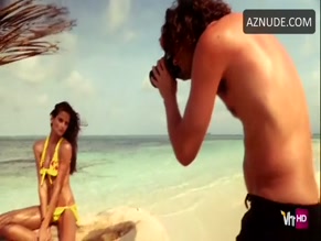 IZABEL GOULART in SPORTS ILLUSTRATED: THE MAKING OF SWIMSUIT 2012(2012)