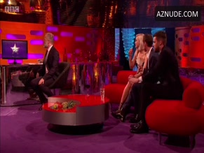 JENNIFER LAWRENCE NUDE/SEXY SCENE IN THE GRAHAM NORTON SHOW