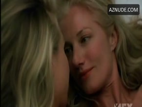 JOELY RICHARDSON in NIP/TUCK (2003-2010)