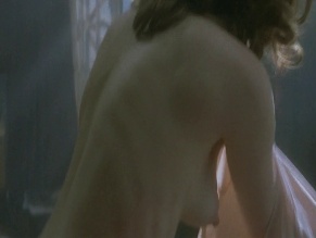 JULIANNE MOORE in THE END OF THE AFFAIR (1999)
