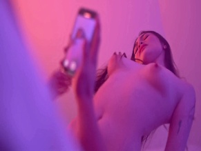 JULIANNE RICHARDS NUDE/SEXY SCENE IN SORORITY
