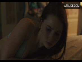 KAITLYN DEVER NUDE/SEXY SCENE IN ALL SUMMERS END