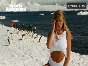 KATE UPTON NUDE/SEXY SCENE IN SPORTS ILLUSTRATED: SWIMSUIT 2013