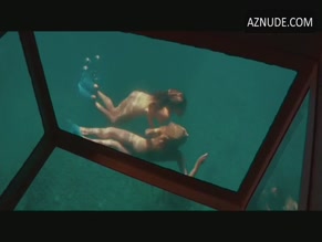 KELLY BROOK NUDE/SEXY SCENE IN PIRANHA 3D