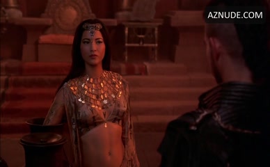 KELLY HU in The Scorpion King