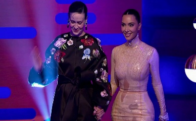 KIM KARDASHIAN WEST NUDE/SEXY SCENE IN THE GRAHAM NORTON SHOW