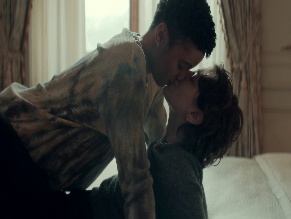 KING PRINCESS,MAISIE RICHARDSON-SELLERS NUDE/SEXY SCENE IN NINE PERFECT STRANGERS