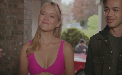 LEXI MINETREE NUDE/SEXY SCENE IN ELLE