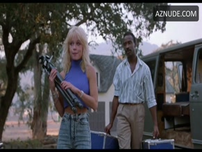 LINNEA QUIGLEY in WITCHTRAP(1989)