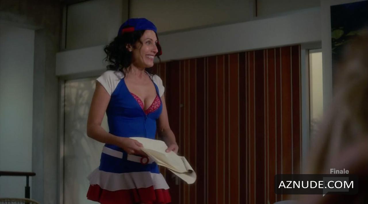 Lisa Edelstein Braless In Revealing See