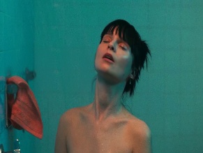 LOLA PETTICREW NUDE/SEXY SCENE IN FURIOUS