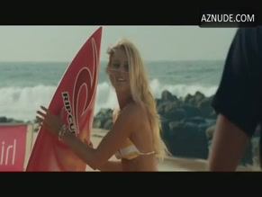 LORRAINE NICHOLSON in SOUL SURFER (2011)