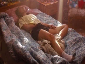 MADDIE ZIEGLER NUDE/SEXY SCENE IN FITTING IN