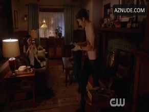 MALESE JOW NUDE/SEXY SCENE IN THE FLASH