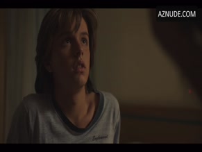 MARIANA GONZALEZ in LUIS MIGUEL: THE SERIES (2018)