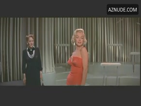 MARILYN MONROE NUDE/SEXY SCENE IN HOW TO MARRY A MILLIONAIRE