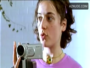 MARINA RODRIGUEZ-TOME in DU POIL SOUS LES ROSES (2000)